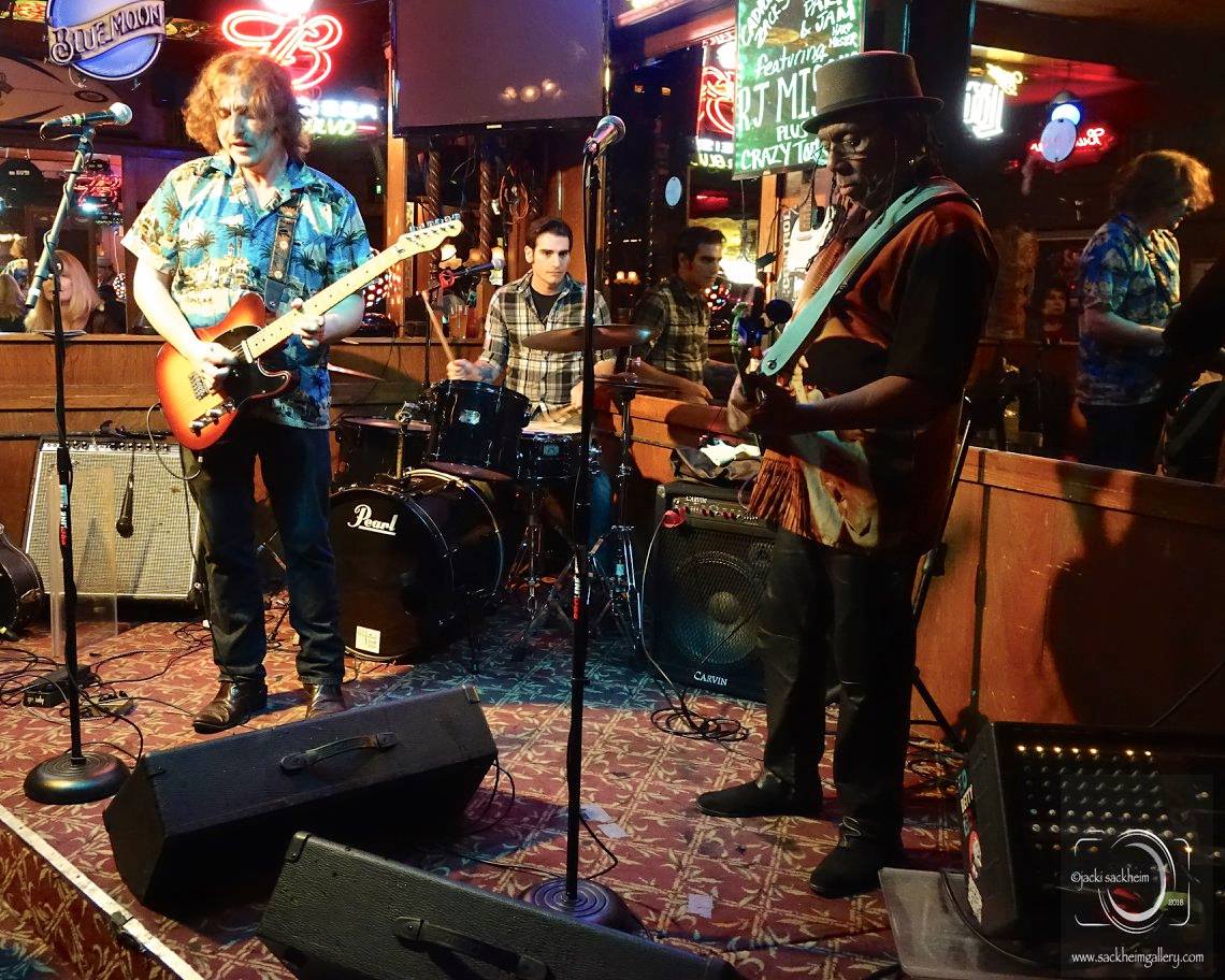 Crazy Tomes Band pic03